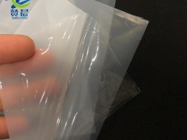 TPU熱熔膠膜柔軟性高彈性無縫貼合耐水性環(huán)保熱熔膠膜